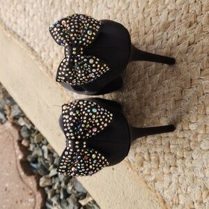 5.5 Steve madden black heels